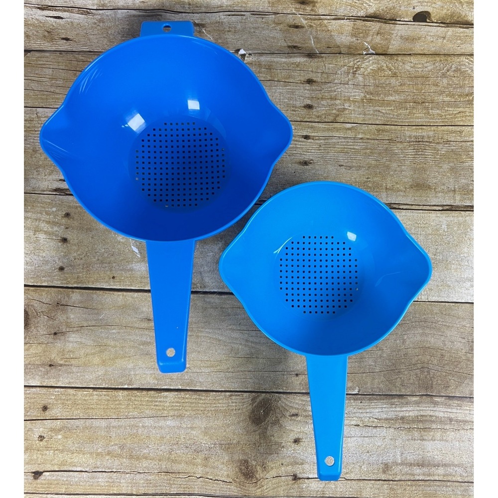 Tupperware Colander 1qt ~ 2qt With handle and Spout Blue NEW